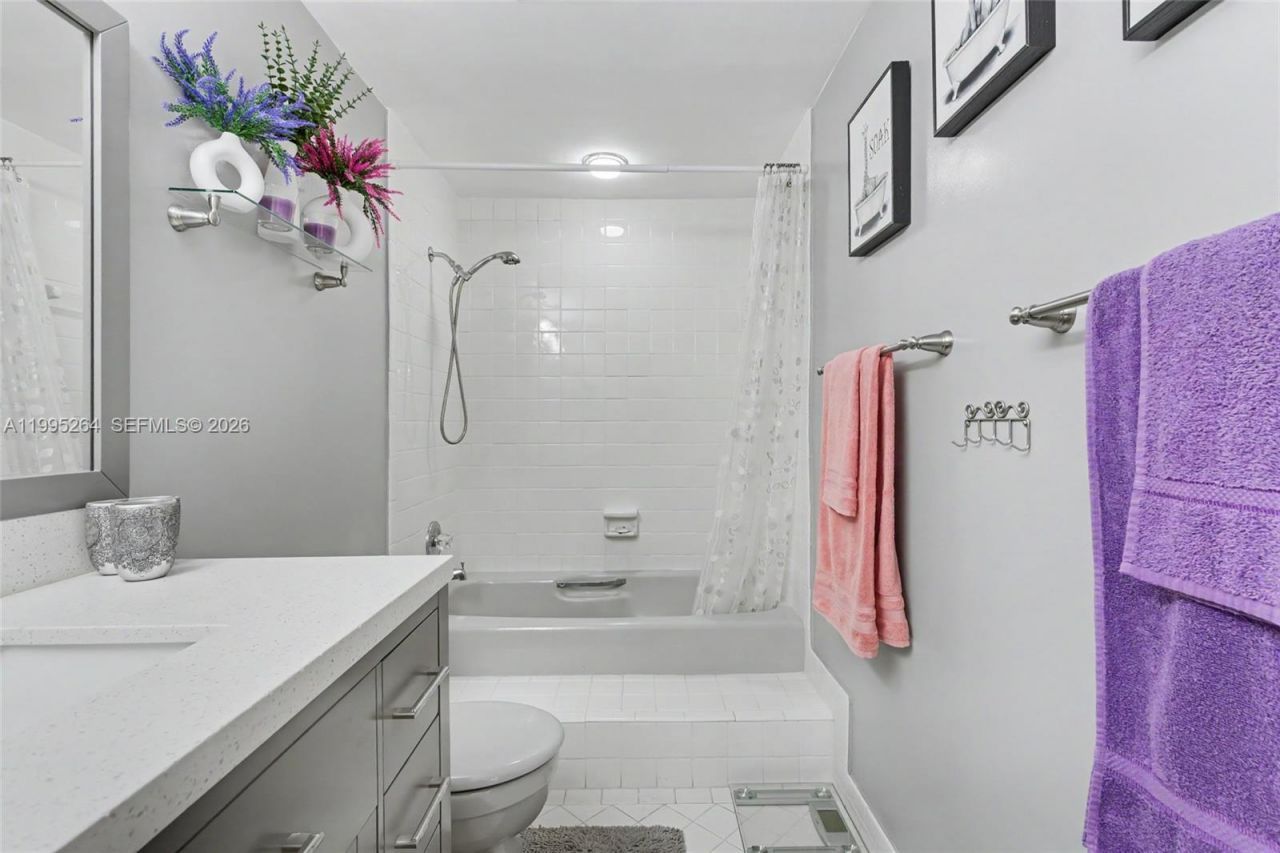 4200 Hillcrest Dr , Unit 700, Hollywood, FL 33021 Photo