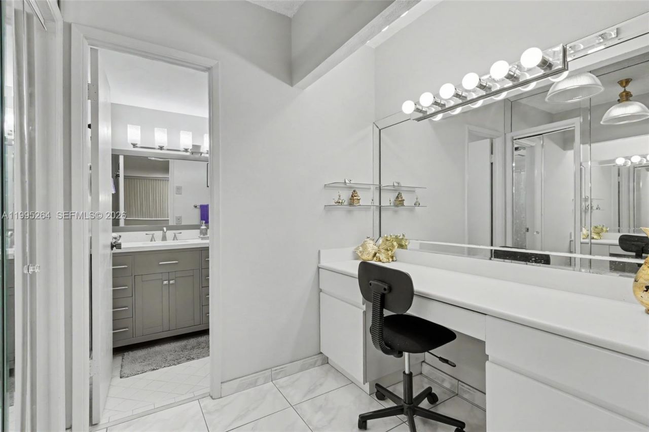 4200 Hillcrest Dr , Unit 700, Hollywood, FL 33021 Photo