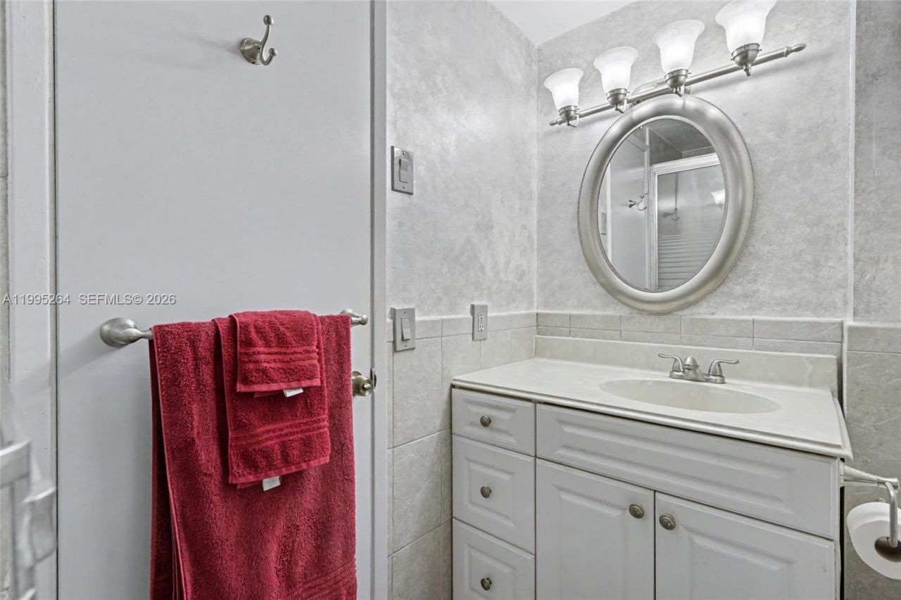 4200 Hillcrest Dr , Unit 700, Hollywood, FL 33021 Photo