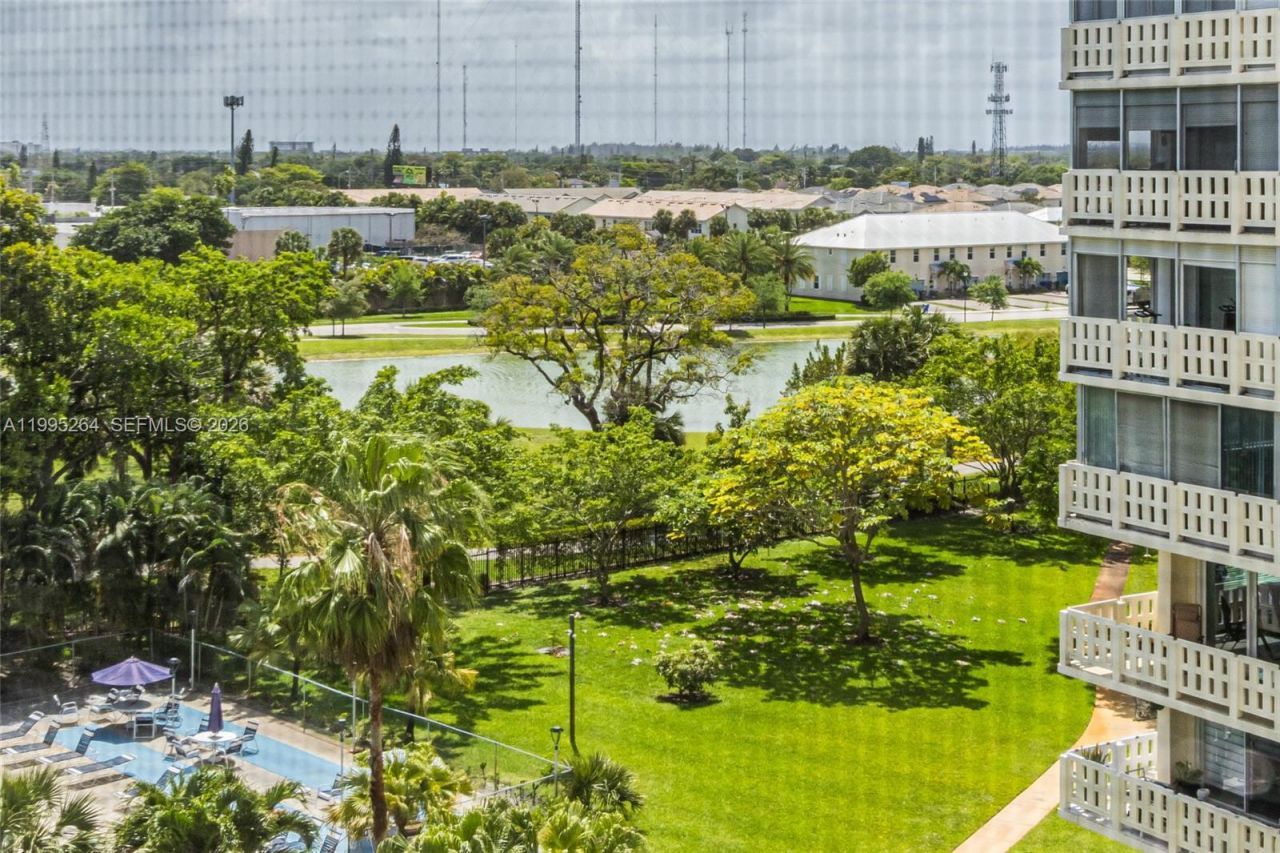 4200 Hillcrest Dr , Unit 700, Hollywood, FL 33021 Photo