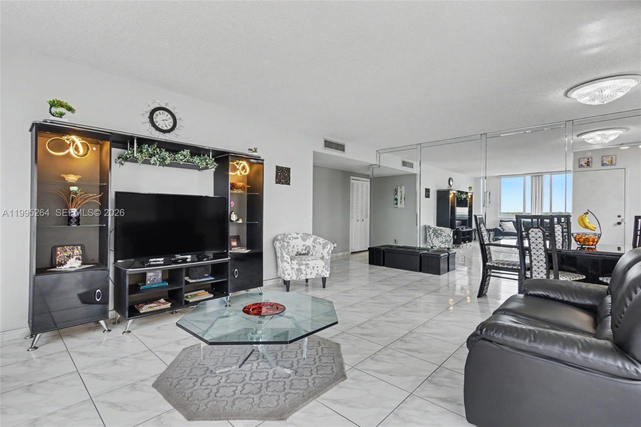 4200 Hillcrest Dr , Unit 700, Hollywood, FL 33021 Photo