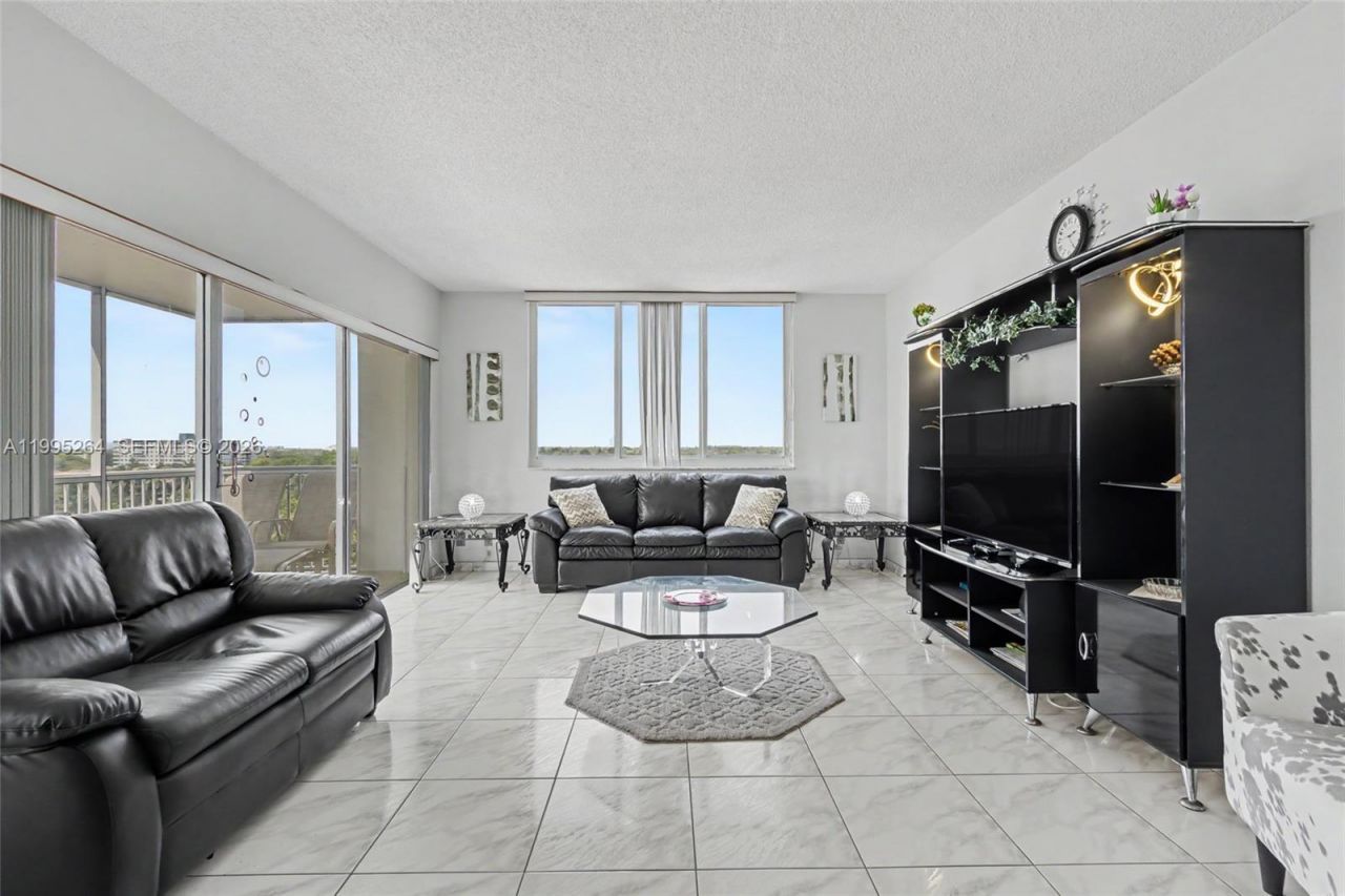 4200 Hillcrest Dr , Unit 700, Hollywood, FL 33021 Photo