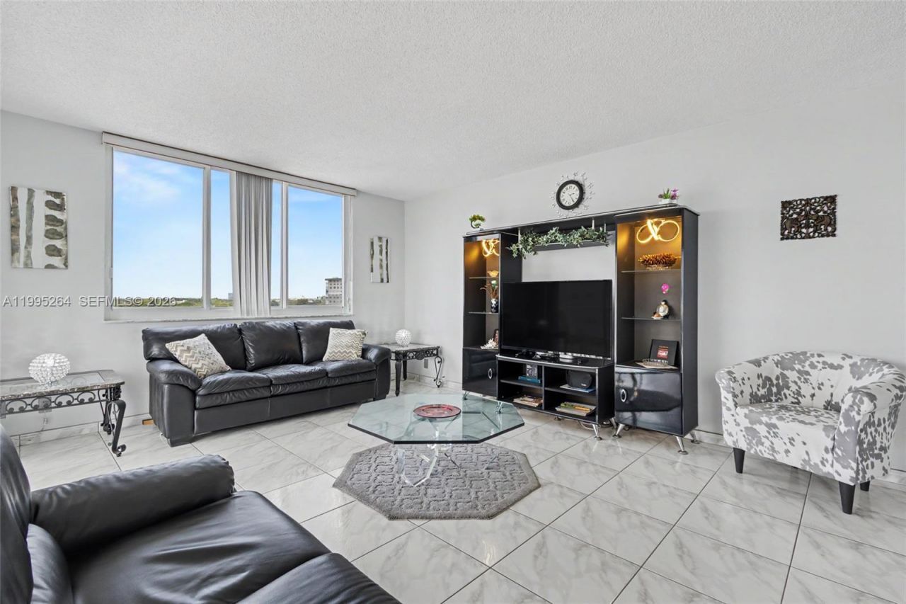 4200 Hillcrest Dr , Unit 700, Hollywood, FL 33021 Photo