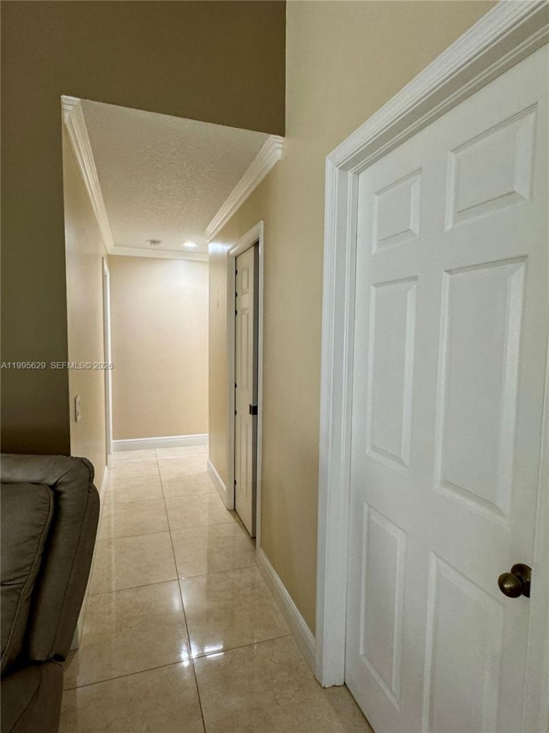 2723 E Abiaca Cir, Davie, FL 33328 Photo