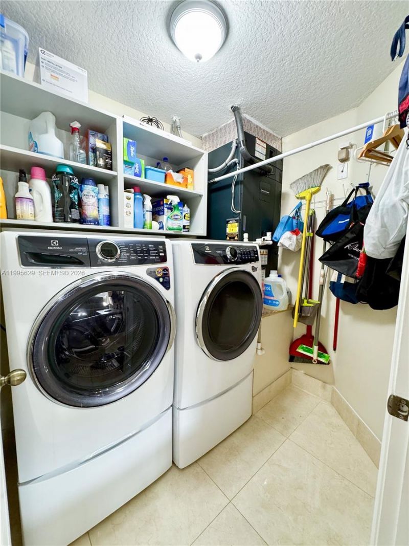 2723 E Abiaca Cir, Davie, FL 33328 Photo