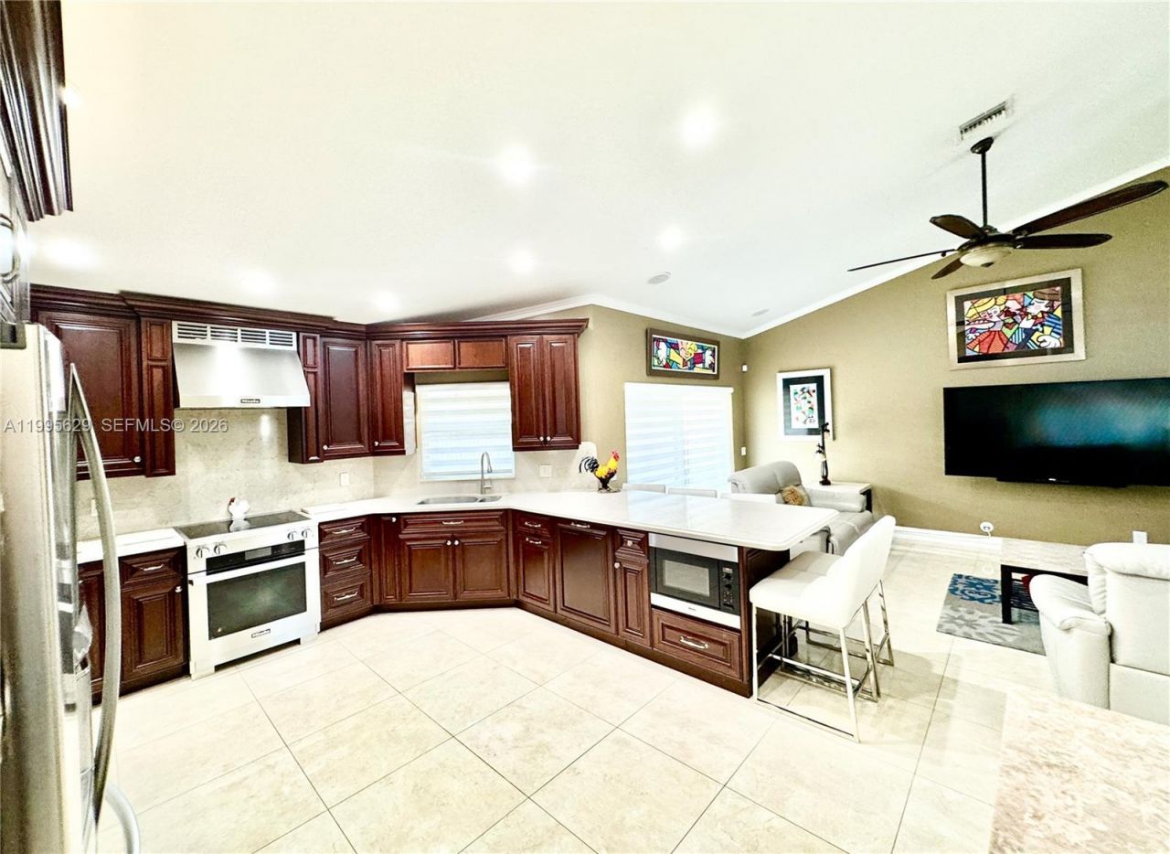 2723 E Abiaca Cir, Davie, FL 33328 Photo