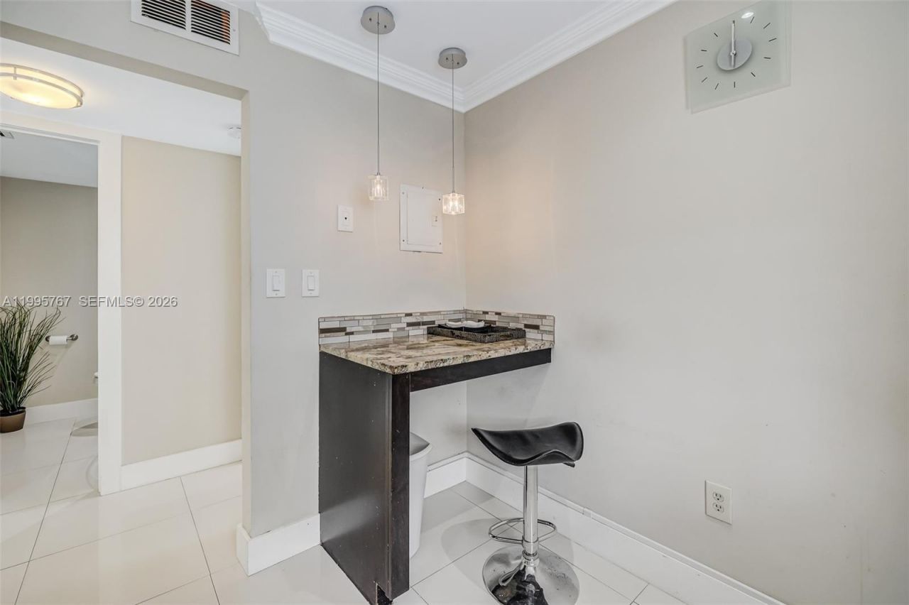 618 Euclid Ave, Unit 204, Miami Beach, FL 33139 Photo