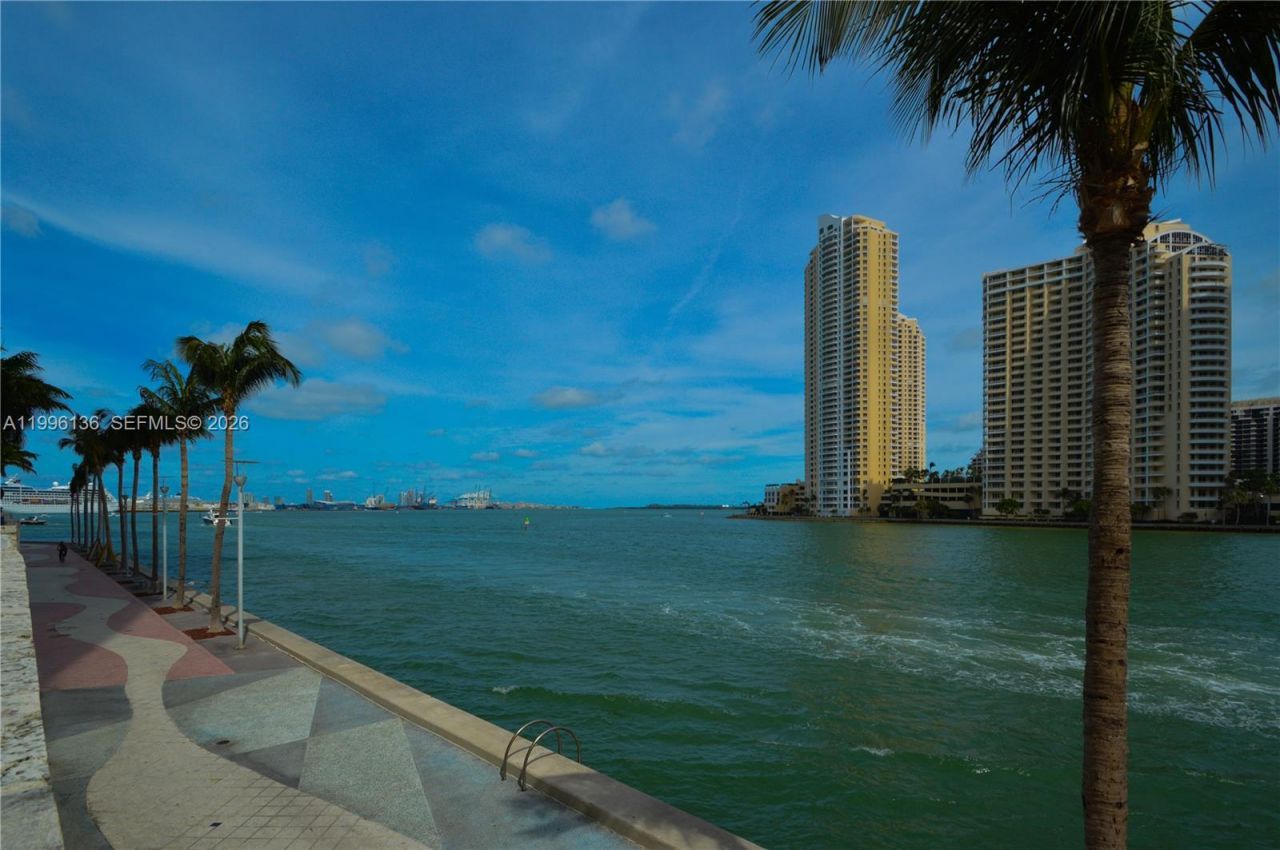 325 S Biscayne Blvd, Unit 2320, Miami, FL 33131 Photo