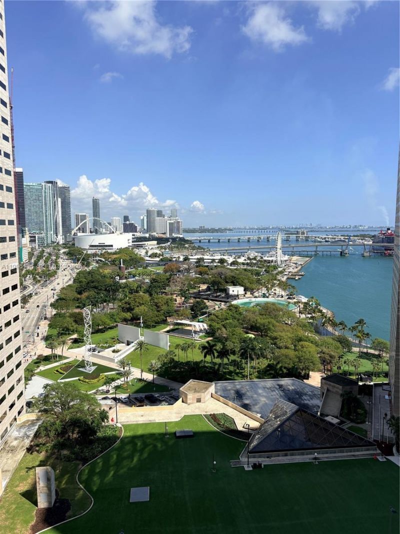 325 S Biscayne Blvd, Unit 2320, Miami, FL 33131 Photo
