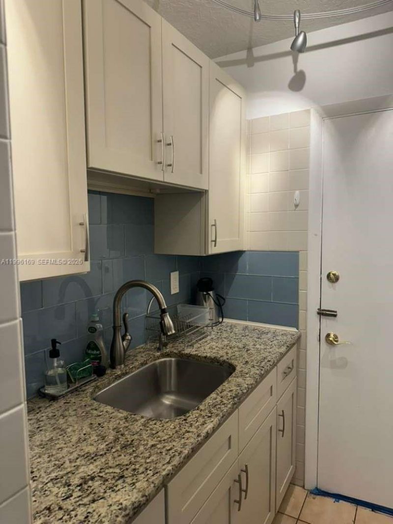 3550 NW 8th Ave , Unit 409, Pompano Beach, FL 33064 Photo