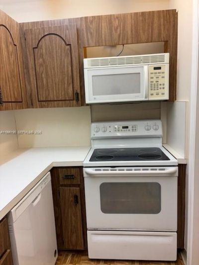 9050 Jacaranda Ln , Unit 8, Plantation, FL 33324 Photo