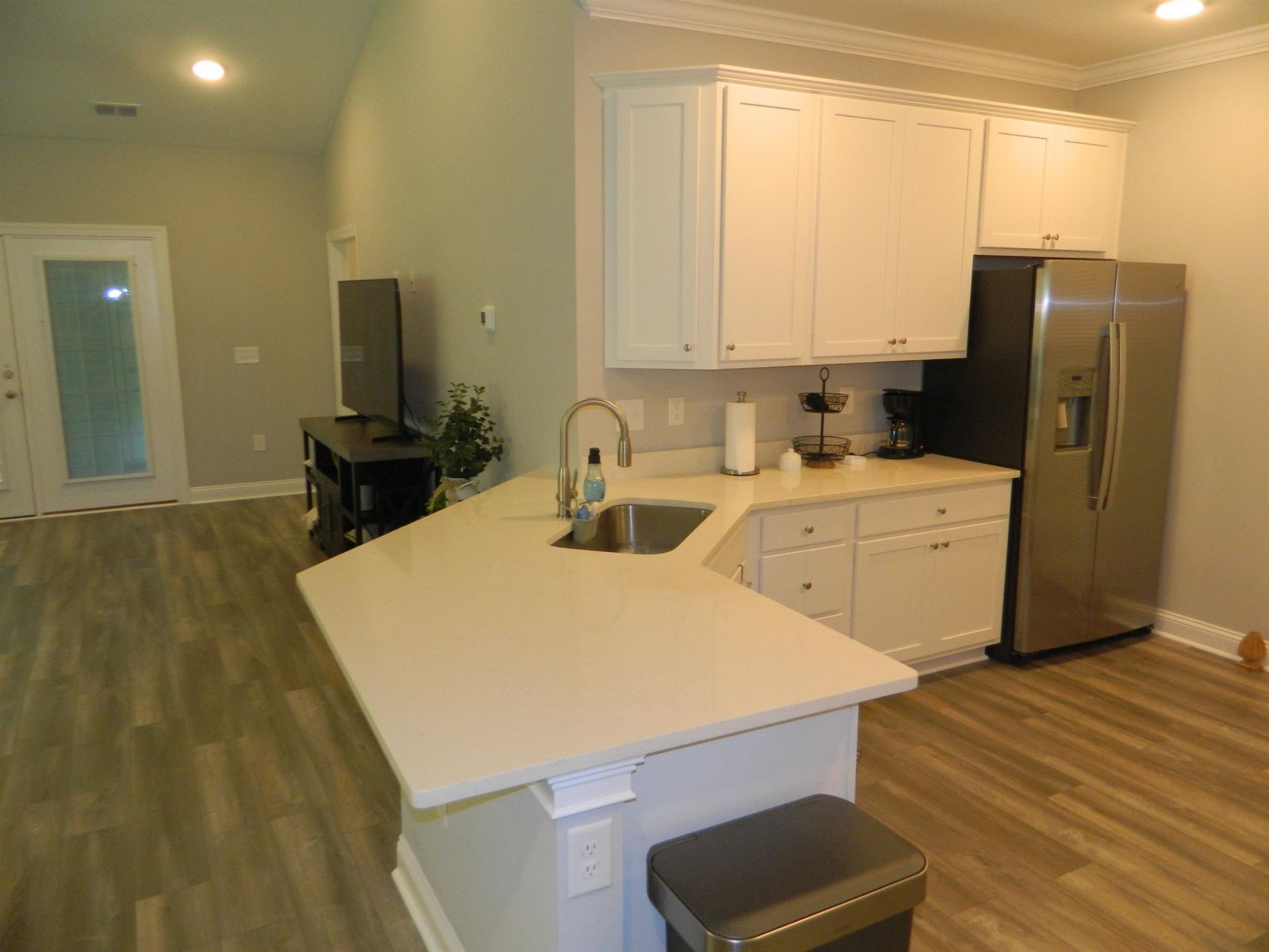 1407 Gooseneck Place  Photo 5