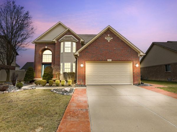 31811 Day Lily Drive, Rockwood, MI 48173