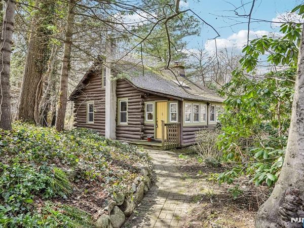 6 West Circle, RINGWOOD, NJ 07456