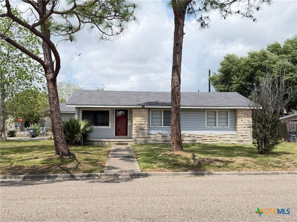 1902 Navidad Street , Victoria, TX 77901