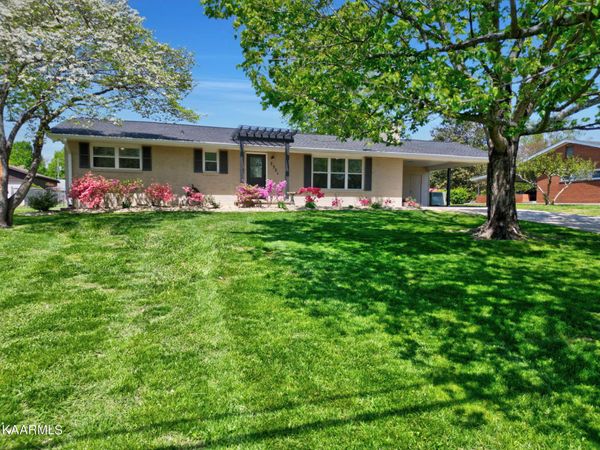 2321 Capri Drive, Knoxville, TN 37912