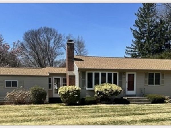 104 Albemarle Rd, Longmeadow, MA 01106