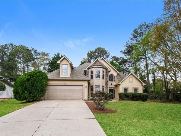 566 Shadow Oaks Drive, Stone Mountain, GA 30087