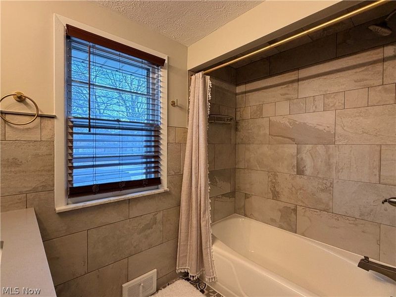 3921 Faversham Road , University Heights, OH 44118 Photo 19