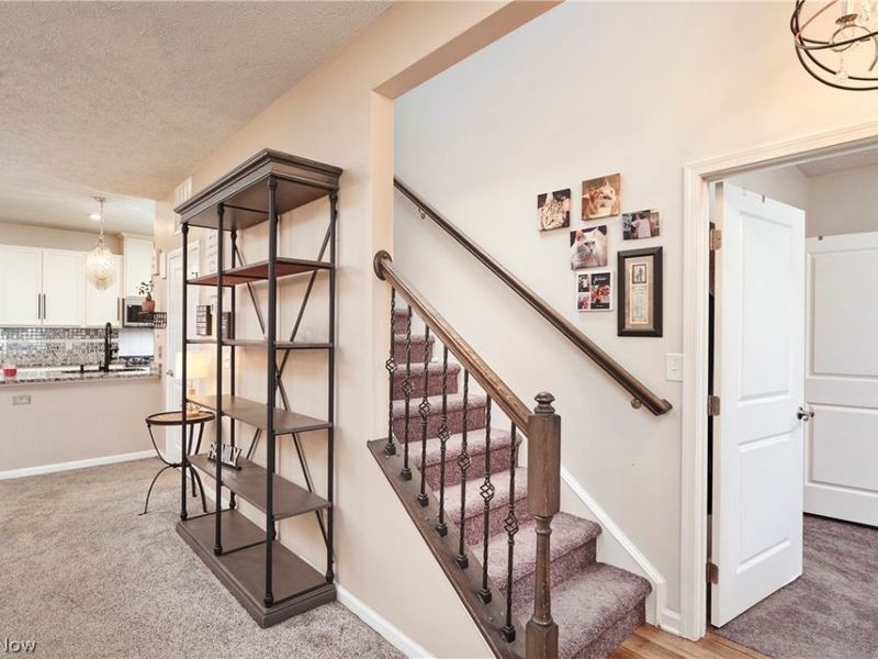 3198 Old Mill Drive , Cuyahoga Falls, OH 44223 Photo 10