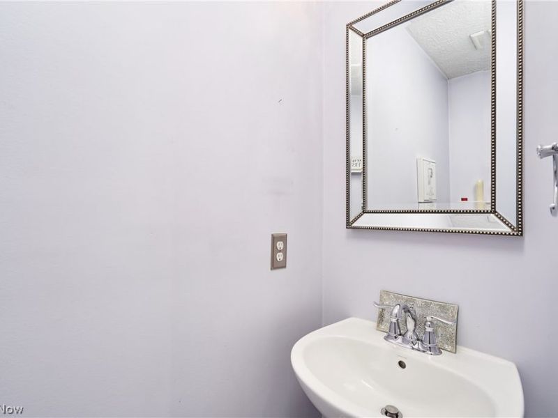 3198 Old Mill Drive , Cuyahoga Falls, OH 44223 Photo 12