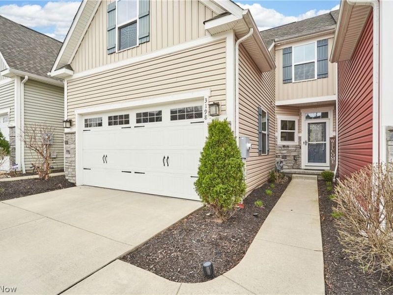 3198 Old Mill Drive , Cuyahoga Falls, OH 44223 Photo 2