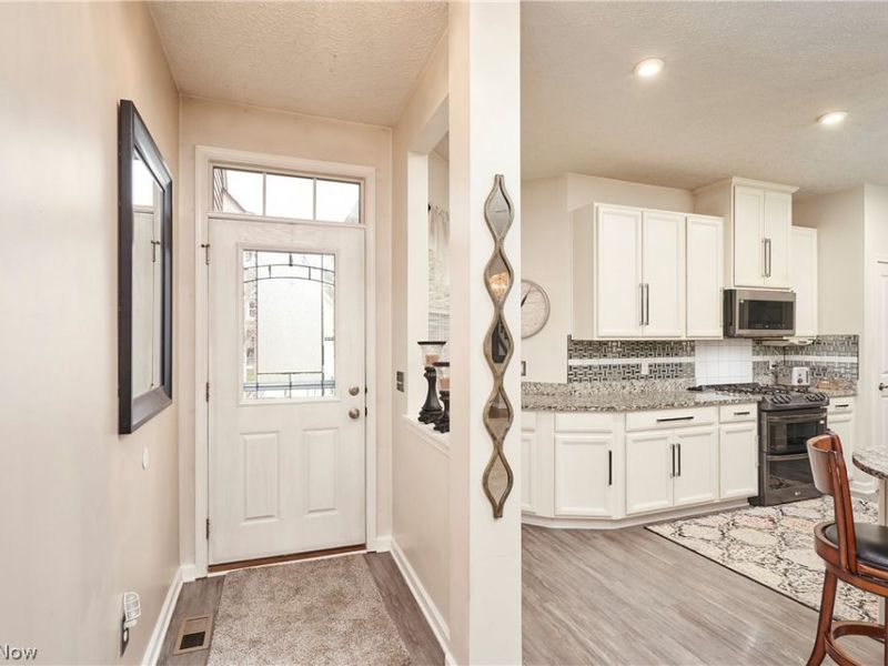 3198 Old Mill Drive , Cuyahoga Falls, OH 44223 Photo 3