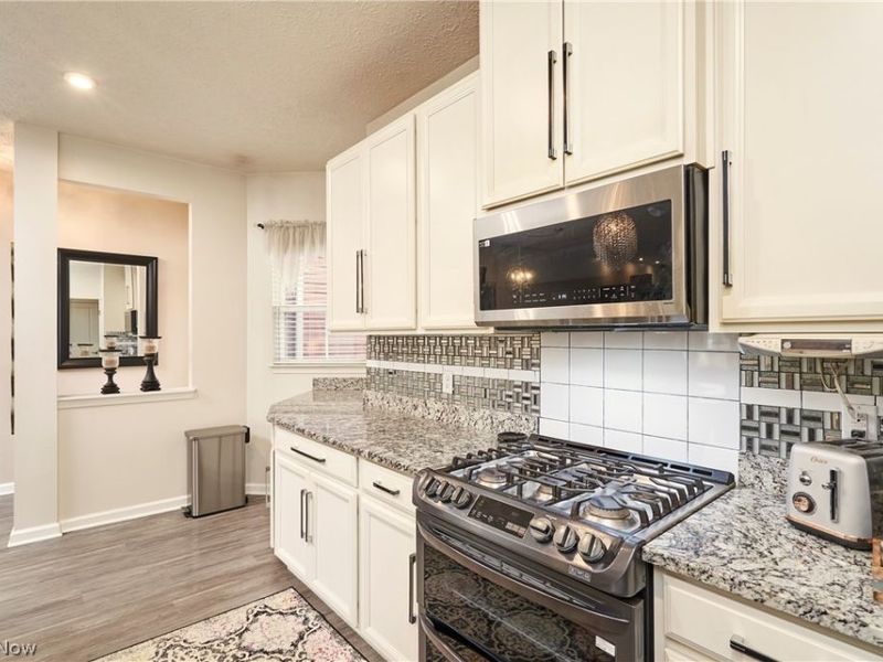 3198 Old Mill Drive , Cuyahoga Falls, OH 44223 Photo 4