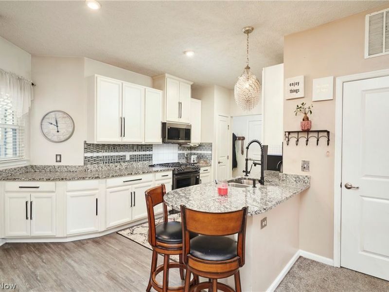 3198 Old Mill Drive , Cuyahoga Falls, OH 44223 Photo 5