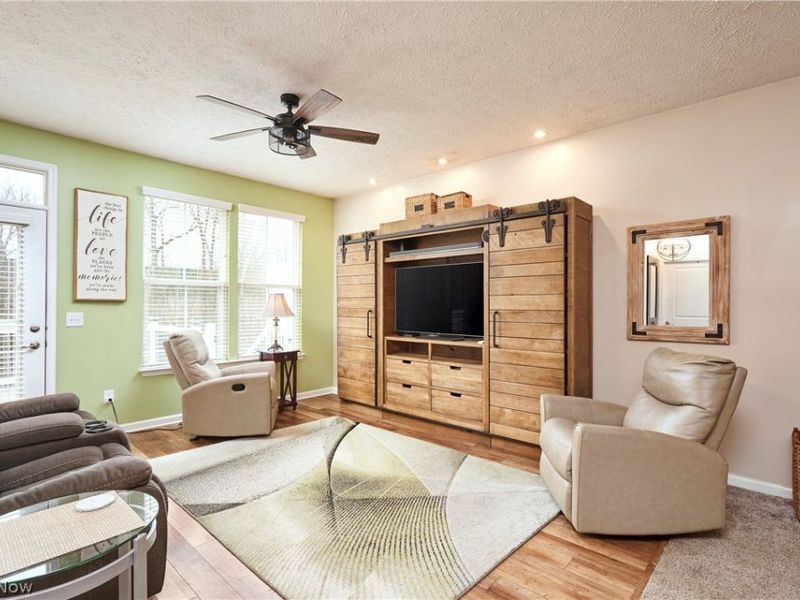 3198 Old Mill Drive , Cuyahoga Falls, OH 44223 Photo 8