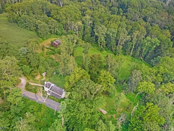 22 Walnut Rd, Knowlton, NJ 07832