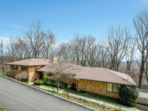 6 Lynnfield Dr, Morris, NJ 07960