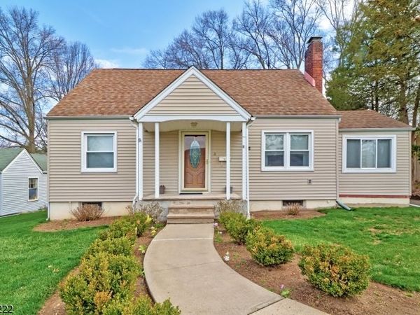 11 Barnida Dr, East Hanover, NJ 07936