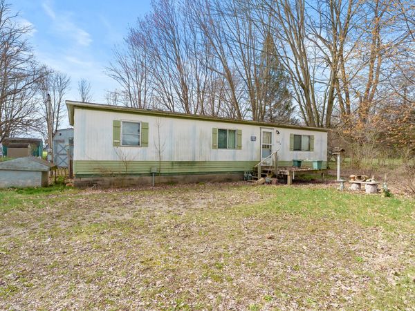 950 106th Avenue, Plainwell, MI 49080