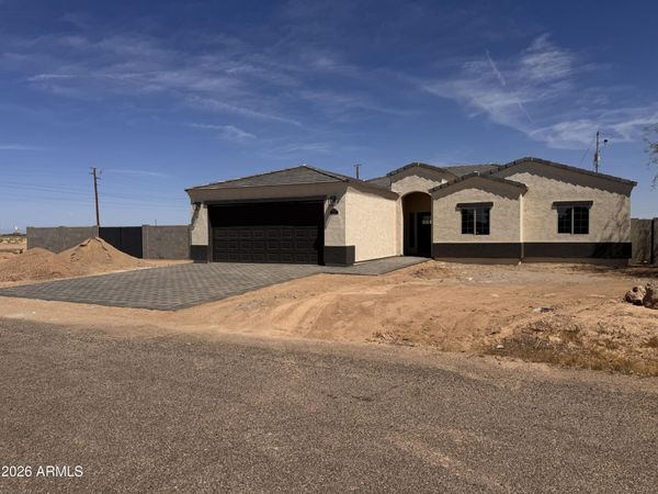 3945 N MOHU Drive, Eloy, AZ 85131