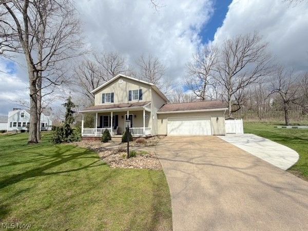 1131 Millbrook Square NE, Bolivar, OH 44612