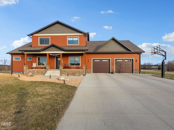 713 VALLEY VIEW CIRCLE, Milbank, SD 57252