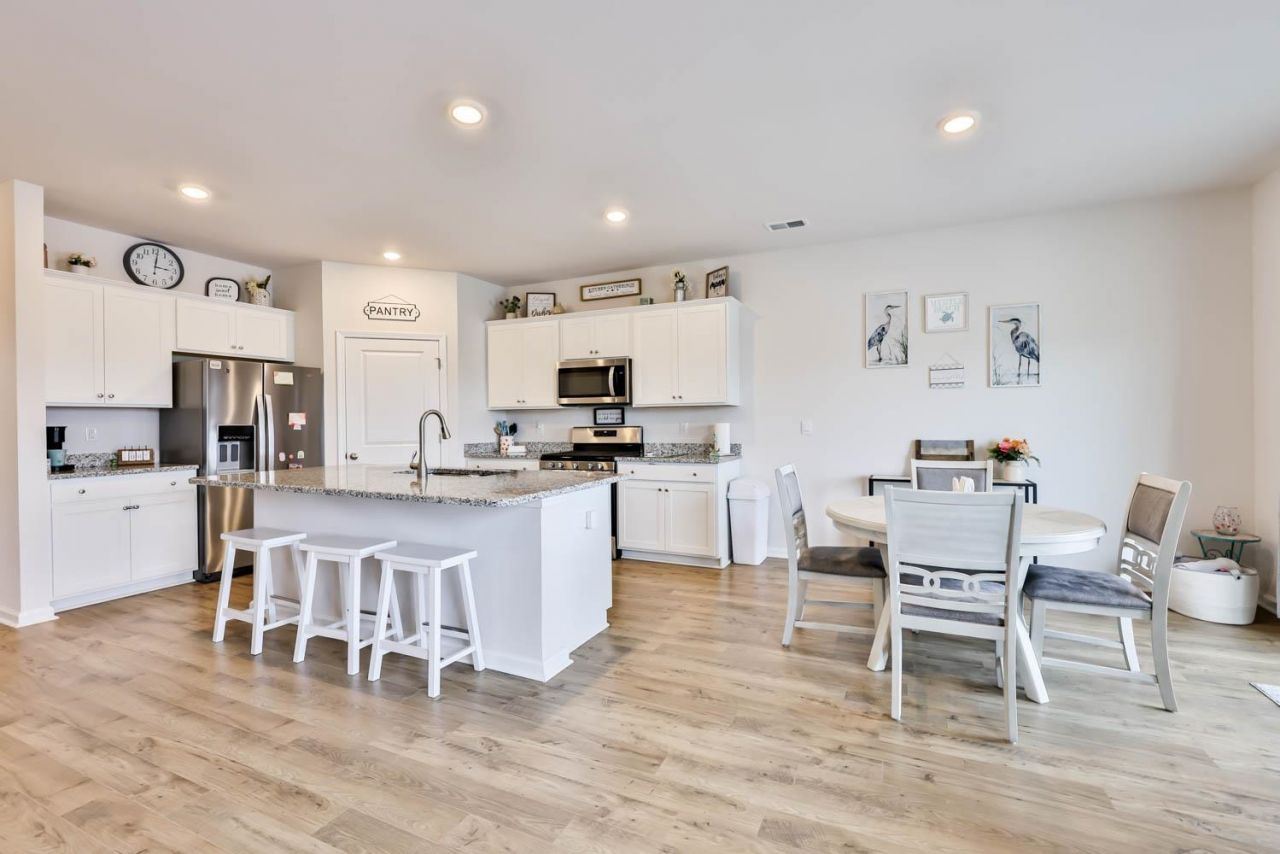 3661 Bells Lake Circle  Photo 9