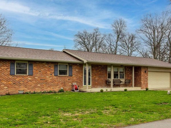 925 S Westchester Park Drive, Yorktown, IN 47396