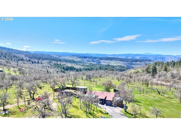 2505 DRY CREEK RD, Mosier, OR 97040