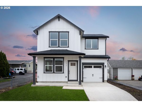 1676 TUCKER RD, Hood River, OR 97031