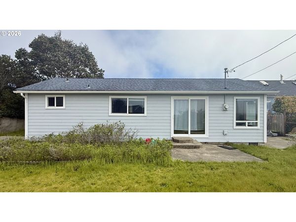 2 EDEN LN, Florence, OR 97439