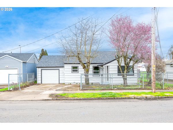 1305 S 2ND ST, Lebanon, OR 97355