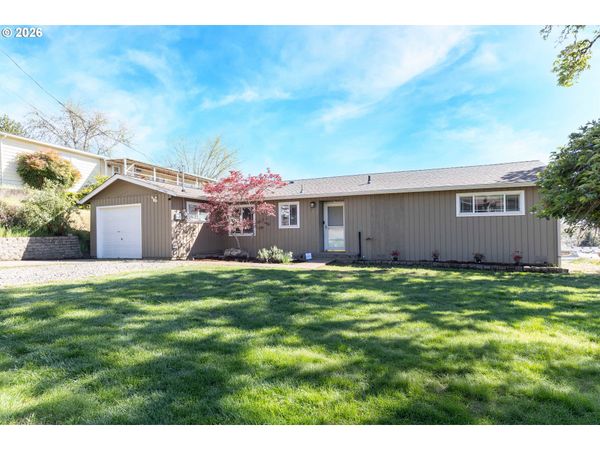 757 NE CLOVER AVE, Roseburg, OR 97470