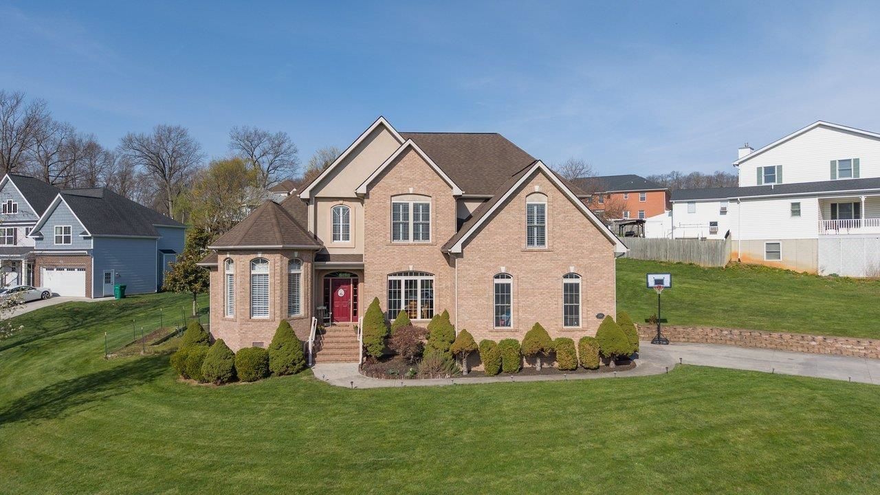 580 REGIMENT RD primary photo