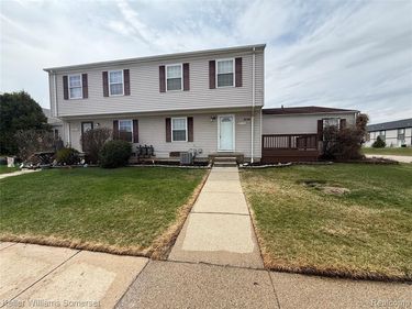 28423 Raleigh Crescent Drive, Chesterfield Twp, MI 48051