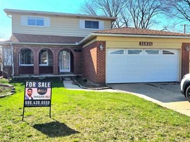 31821 Beechwood Drive, Warren, MI 48088
