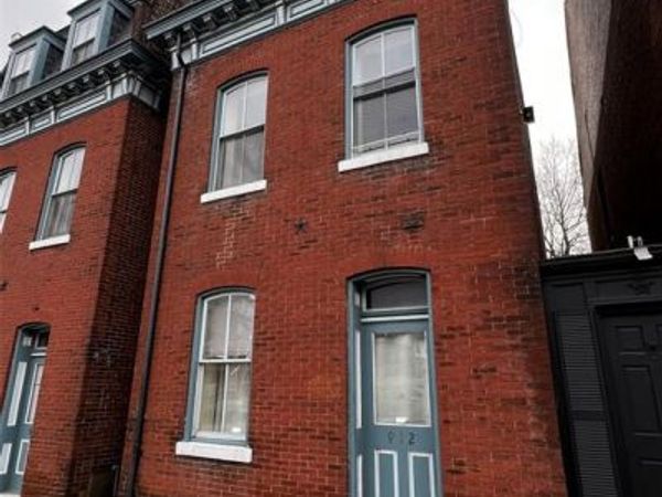 912 Russell Boulevard, St Louis, MO 63104