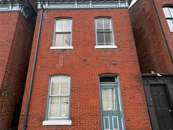 912 Russell Boulevard, St Louis, MO 63104