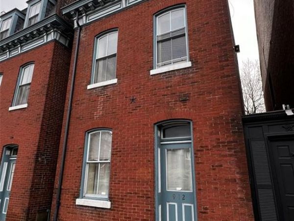 912 Russell Boulevard, St Louis, MO 63104